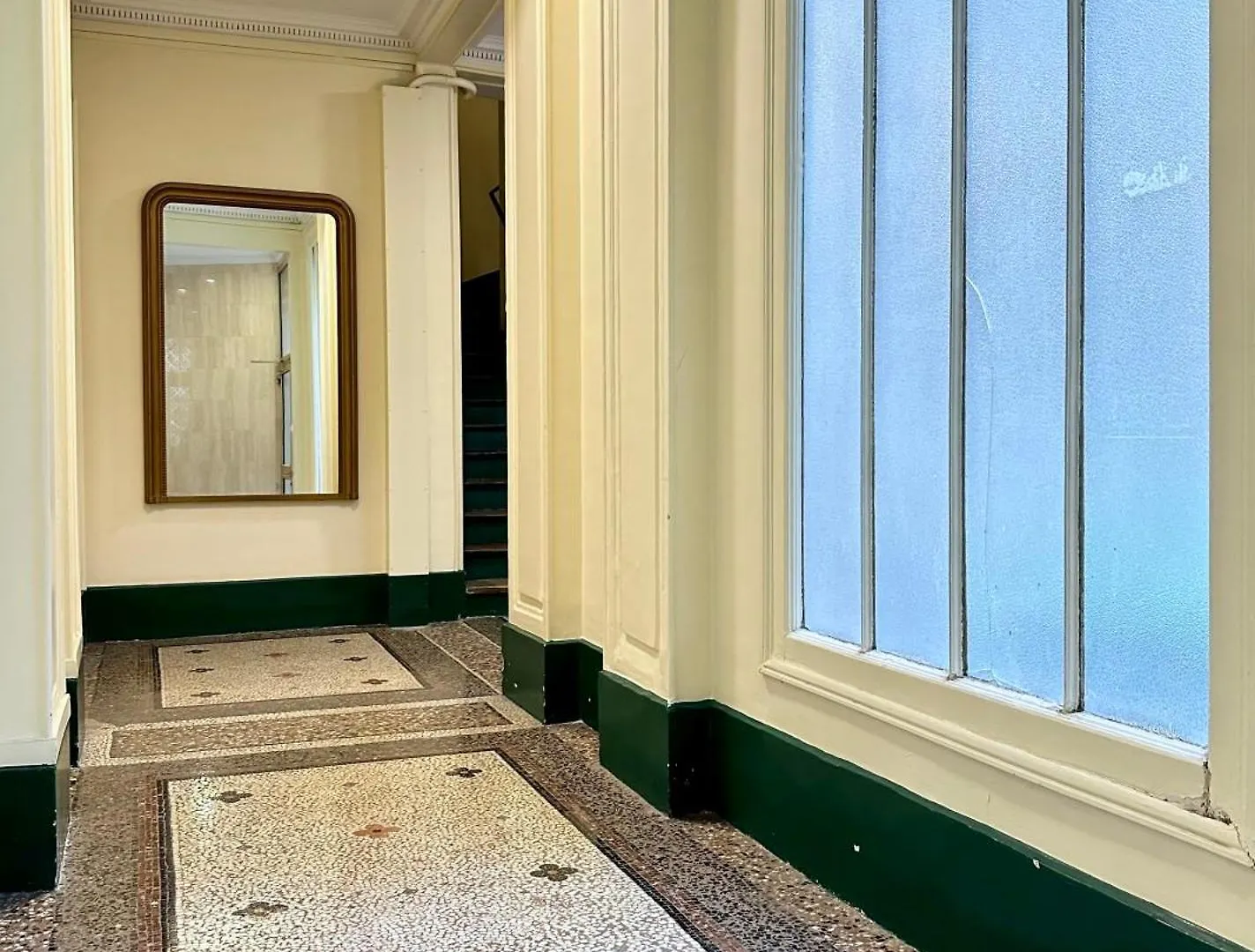 Apartamento 1581 Typical Luxurious Parisian Getaway *