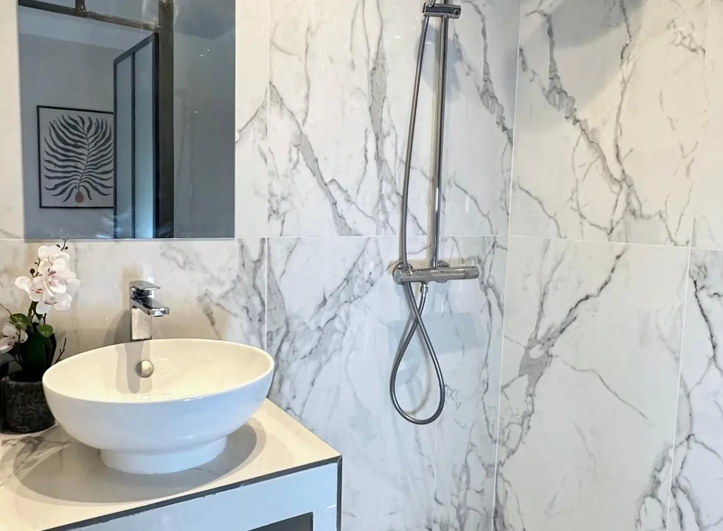 1581 Typical Luxurious Parisian Getaway