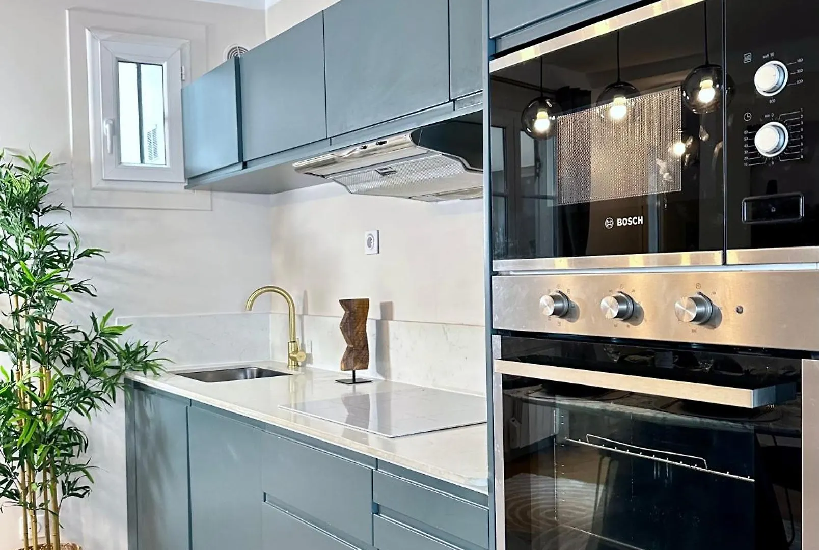 1581 Typical Luxurious Parisian Getaway Apartment *