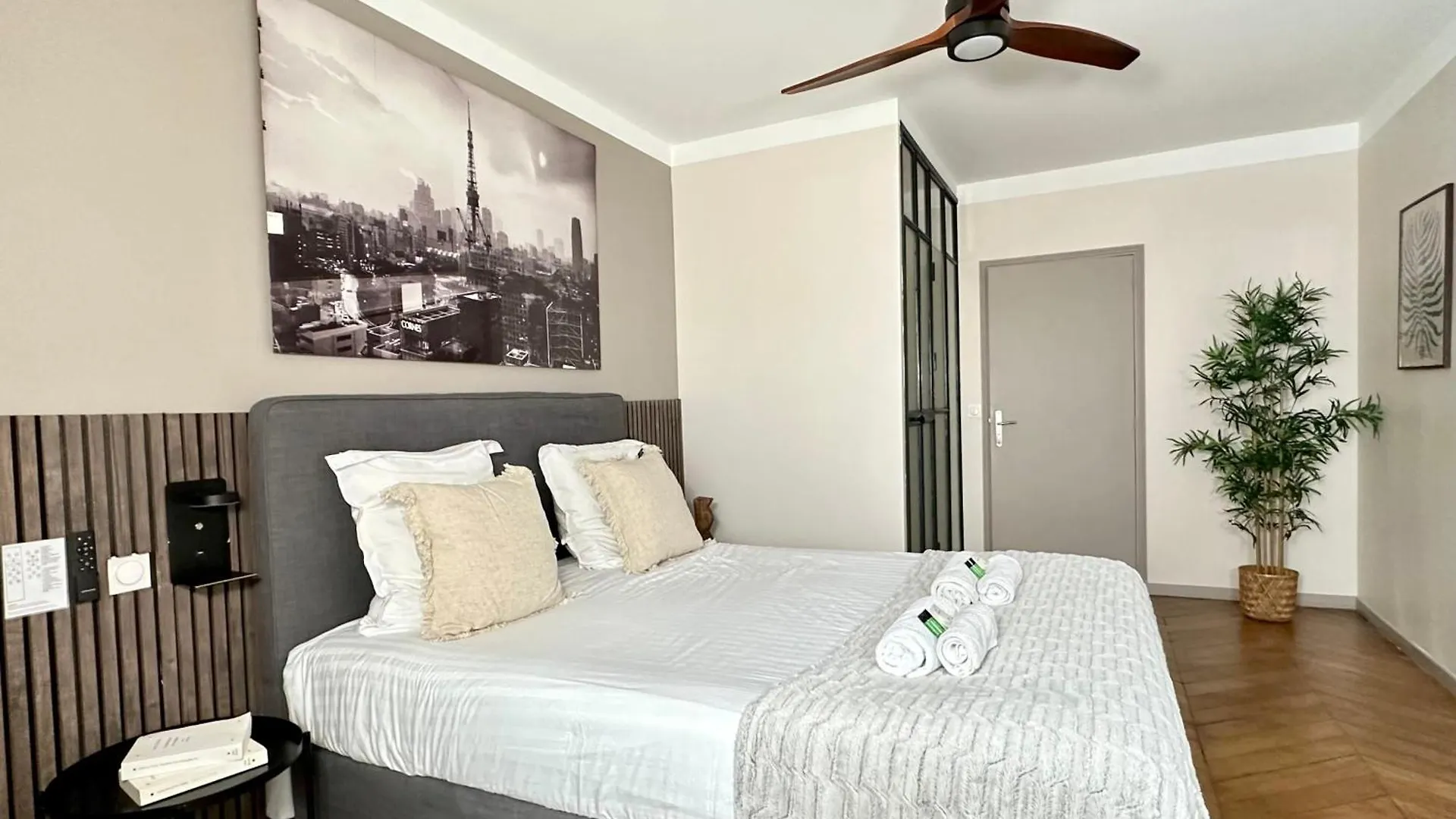 1581 Typical Luxurious Parisian Getaway * Paris