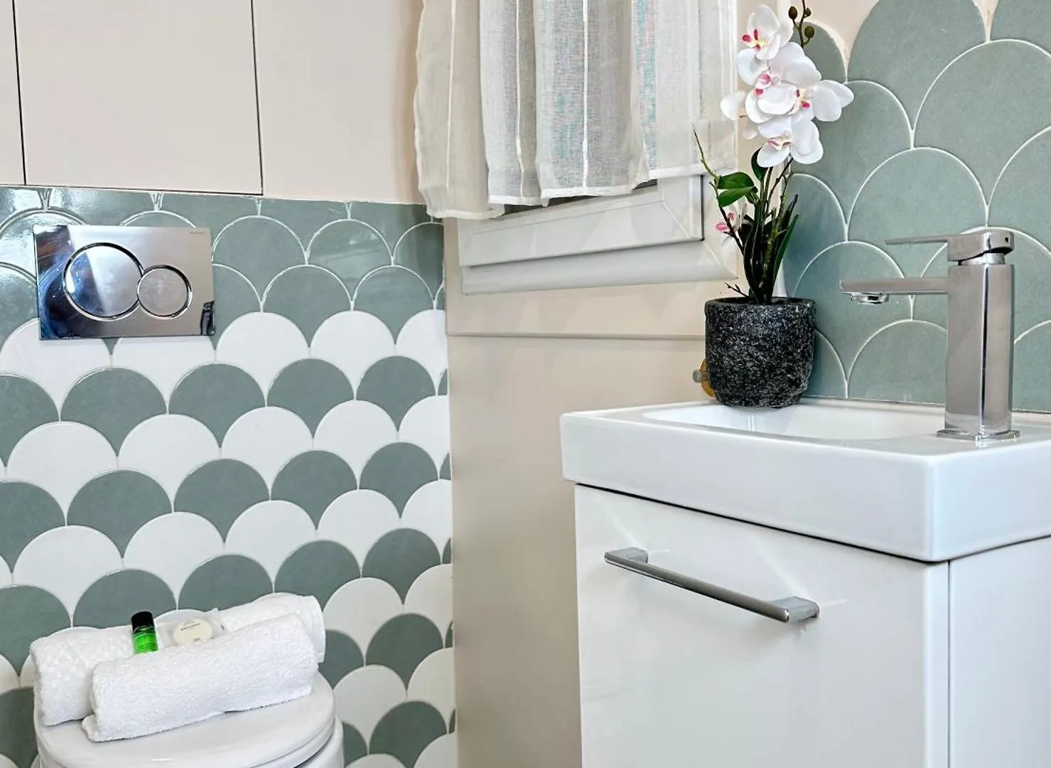 Apartment 1581 Typical Luxurious Parisian Getaway