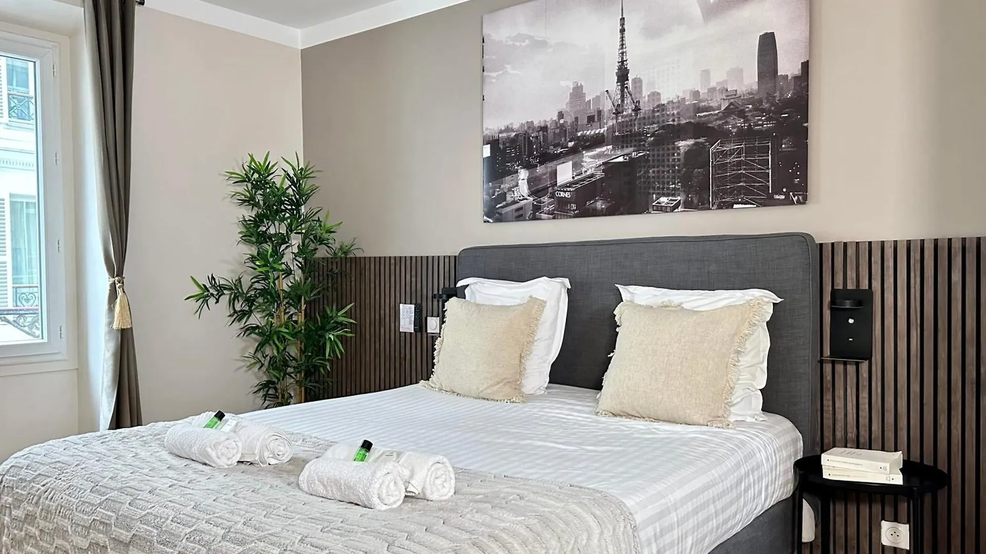 1581 Typical Luxurious Parisian Getaway Apartment *