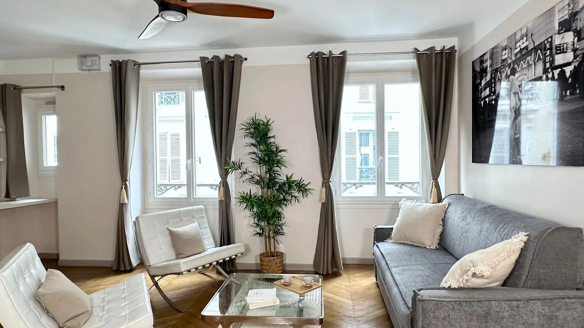 1581 Typical Luxurious Parisian Getaway