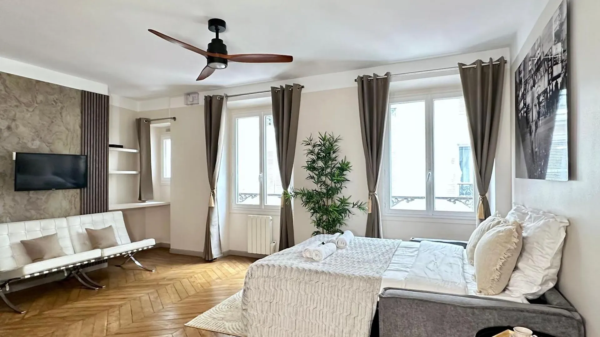 Apartment 1581 Typical Luxurious Parisian Getaway *