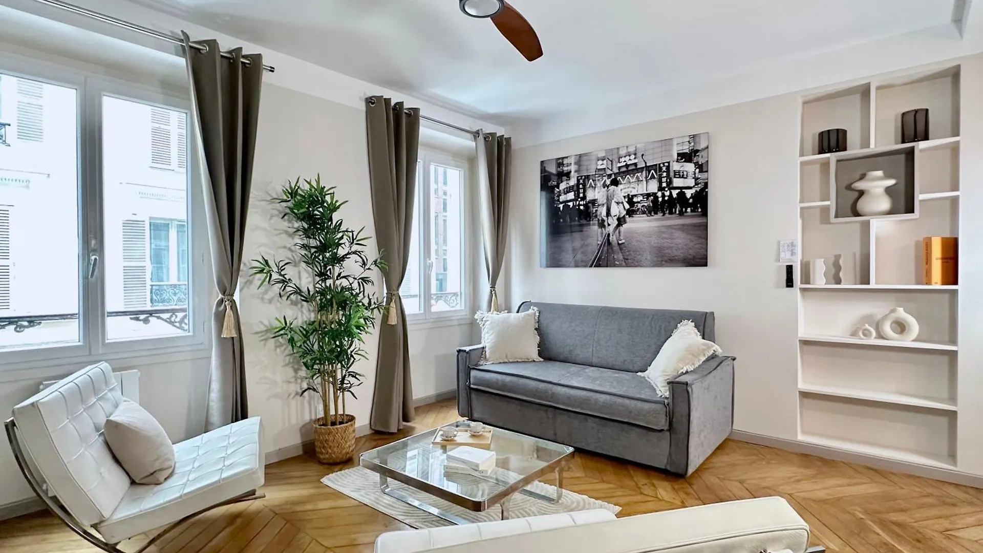1581 Typical Luxurious Parisian Getaway Paris