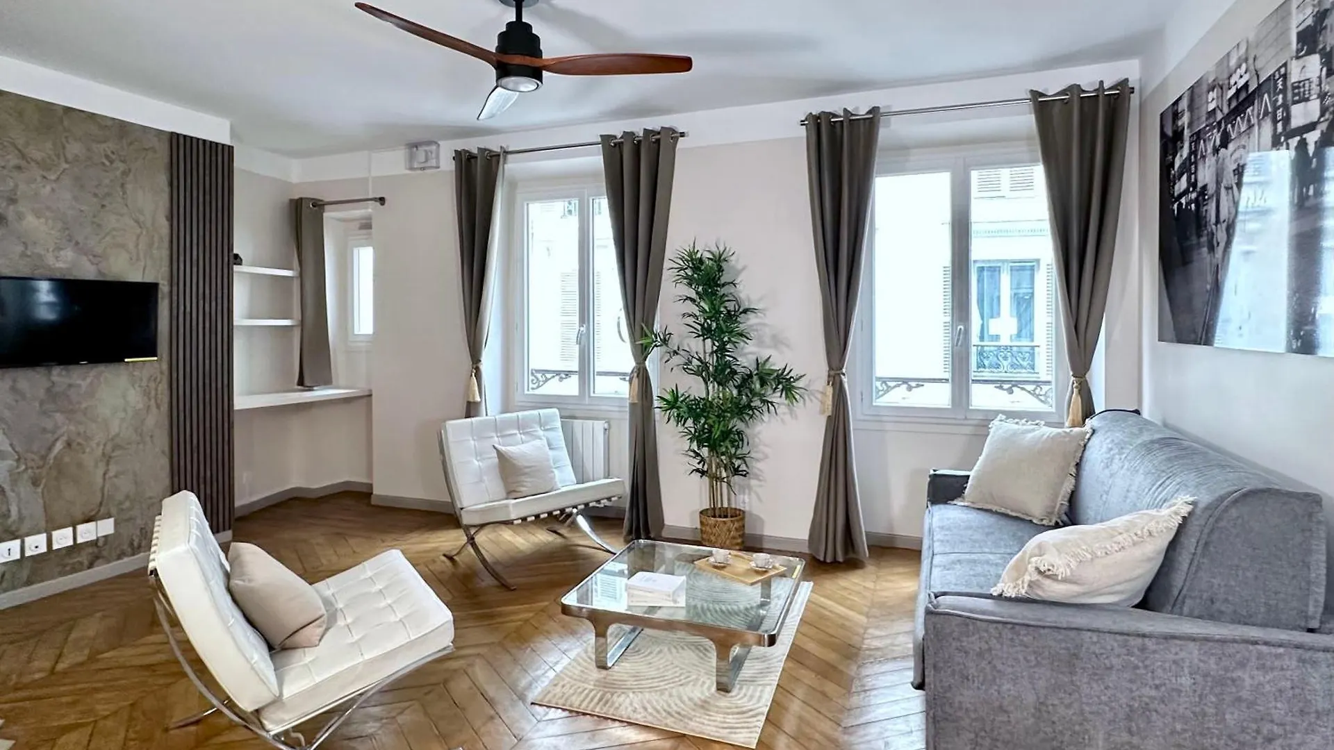 1581 Typical Luxurious Parisian Getaway Apartment