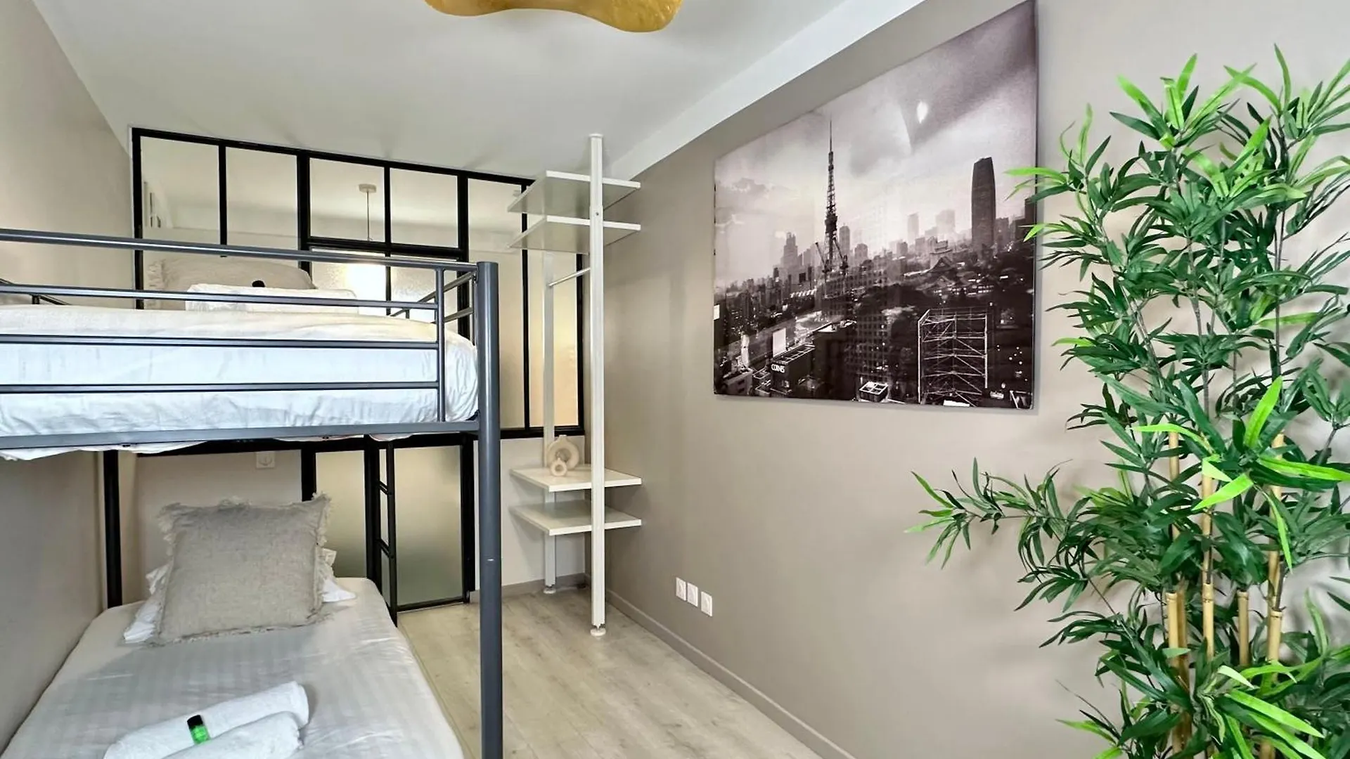 1581 Typical Luxurious Parisian Getaway * Paris